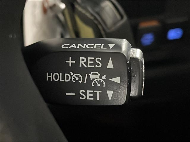 【アダプティブクルーズコントロール（ＡＣＣ）】アクセルを踏まなくても、設定した速度で走行したり、先行車との車間距離を適切に維持する追従走行できます！機能には限界があるためご注意ください。