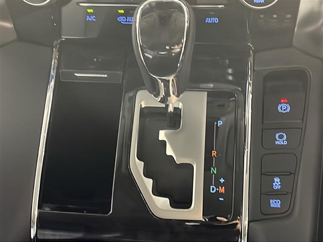 【シフトレバー】シフトの操作がしやすく快適なドライブを楽しんでいただけます！