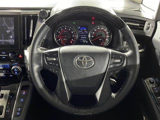 【ステアリング】軽い力で扱いやすいハンドルです。目立つ傷やスレなどなく綺麗な状態です！「プレミアム抗菌コートＧ」をいれていただくとさらに快適に！清潔なお車はお子様にも安心ですね！