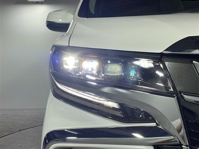 【ＬＥＤヘッドライト】消費する電力が少なく耐久年数が長いのが特徴のヘッドライトです。さらに長持ちさせたい方は、ヘッドライト・フロントガラスなどのコーティングもご用意しています。