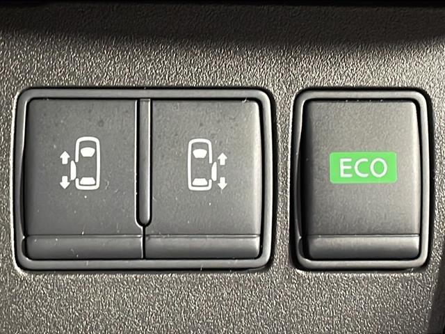 【衝突軽減ブレーキ（衝突軽減装置）】運転中に他のクルマとの衝突の危険をシステムが検知したとき、ブザーやブレーキが作動し、衝突被害軽減をサポートします！機能には限界があるためご注意ください。