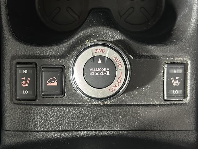 【ＥＴＣ】有料道路を利用する際に料金所で停止することなく通過できる、ＥＴＣ車載器（ノンストップ自動料金収受システム機器）が装備されています。セットアップを行うことで利用可能になります。