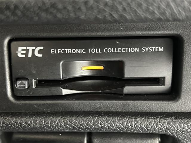 【ステアリングスイッチ】手元のボタンから、オーディオやナビなどの操作ができるので、よそ見をせずに安全に運転に集中できます！