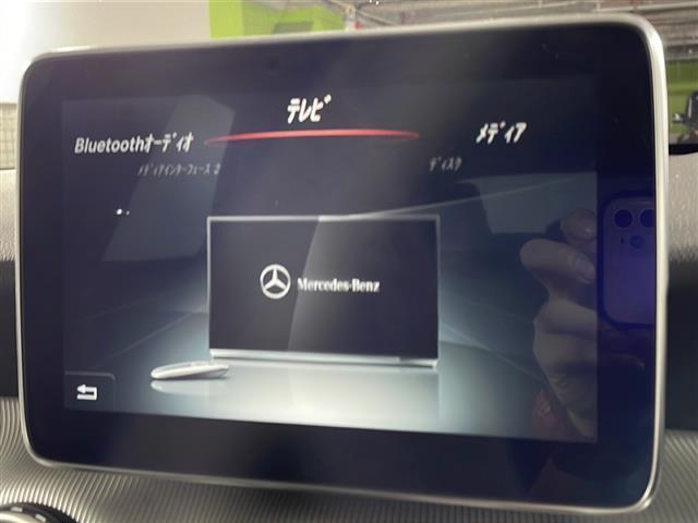 【バックモニター】後ろのカメラの映像をモニターに映し出すことができます！後方の見えない死角や、障害物との距離感をしっかり確認することができます！駐車が苦手な方におすすめです。