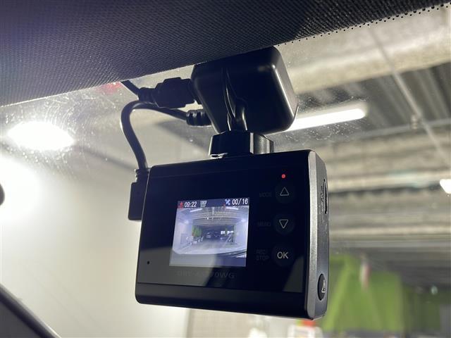 【ドライブレコーダー】映像・音声などの運転中の記録を残します。事故などを起こした起こされた時の証拠になりえますので、もしも時でも安心ですね。