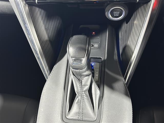 【シフトレバー】シフトの操作がしやすく快適なドライブを楽しんでいただけます！