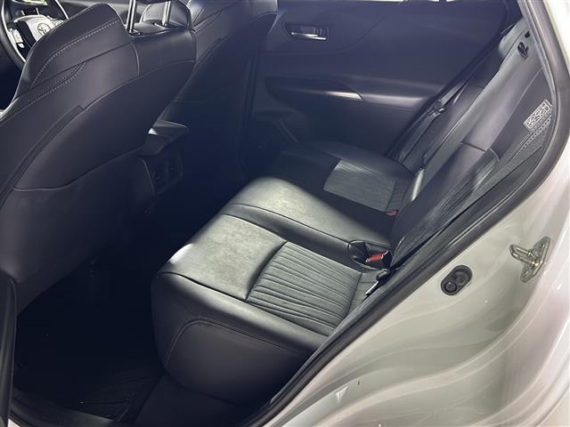 【後部座席】大人が座っても余裕のある広さです！！頭上や足元のスペースも広く取ってあります！