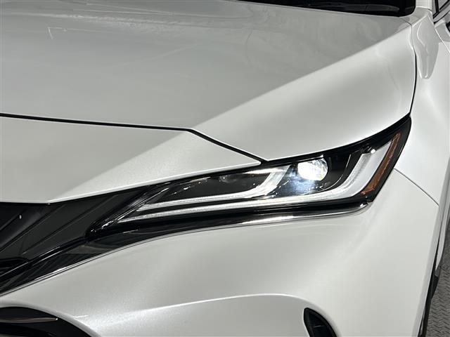 【ＬＥＤヘッドライト】消費する電力が少なく耐久年数が長いのが特徴のヘッドライトです。さらに長持ちさせたい方は、ヘッドライト・フロントガラスなどのコーティングもご用意しています。