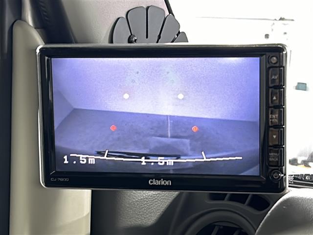 【バックモニター】後ろのカメラの映像をモニターに映し出すことができます！後方の見えない死角や、障害物との距離感をしっかり確認することができます！駐車が苦手な方におすすめです。