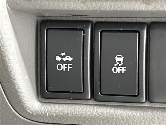 【衝突軽減ブレーキ（衝突軽減装置）】運転中に他のクルマとの衝突の危険をシステムが検知したとき、ブザーやブレーキが作動し、衝突被害軽減をサポートします！機能には限界があるためご注意ください。