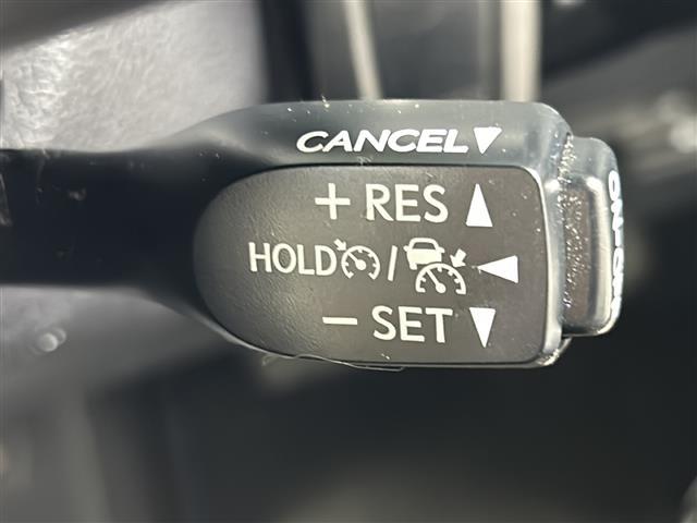 【アダプティブクルーズコントロール（ＡＣＣ）】アクセルを踏まなくても、設定した速度で走行したり、先行車との車間距離を適切に維持する追従走行できます！機能には限界があるためご注意ください。