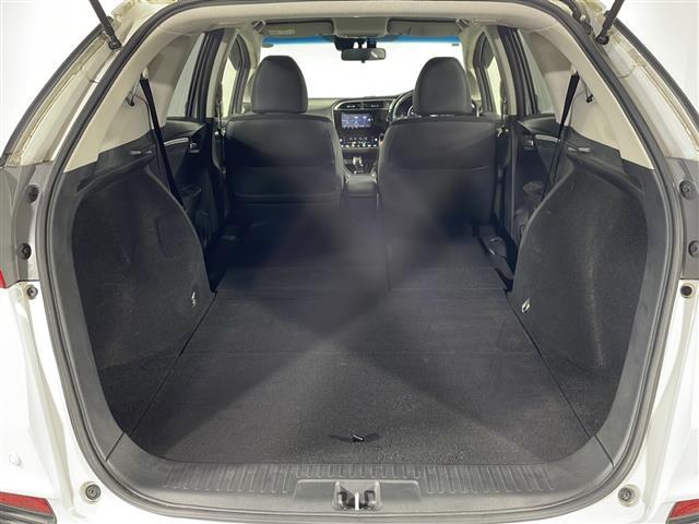 【　ラゲッジスペース　】リアシートを倒せばこの大容量！！ダンボールなどの大きい荷物も釣り具などの長尺物まで様々載せられそうです！！