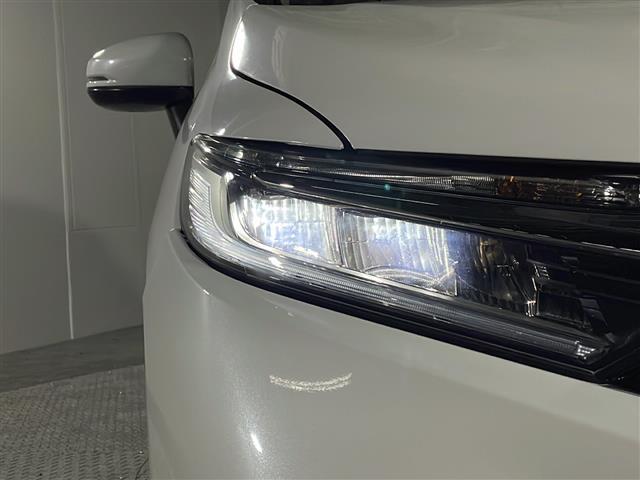 【　ＬＥＤヘッドライト　】悪天候や夜間の走行も視界良好で安心してお乗りいただけます。／／／／
