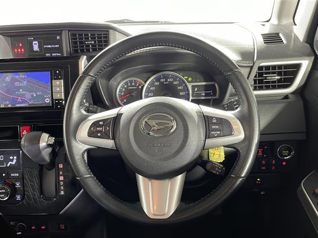 【ステアリング】軽い力で扱いやすいハンドルです。目立つ傷やスレなどなく綺麗な状態です！「プレミアム抗菌コートＧ」をいれていただくとさらに快適に！清潔なお車はお子様にも安心ですね！