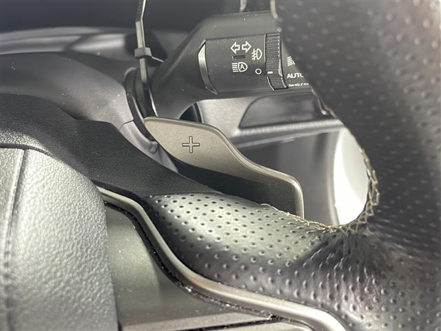 【パドルシフト（ＡＴ車）】ＭＴ車と同じように好きなギアで走ることができます！スポーティなシフト操作をお楽しみいただけます。