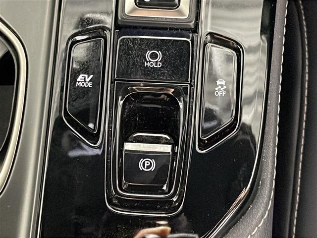 【電動パーキングブレーキ】パーキングブレーキを指先だけで操作可能です！力の弱い人にも安心してブレーキをかけていただけます！