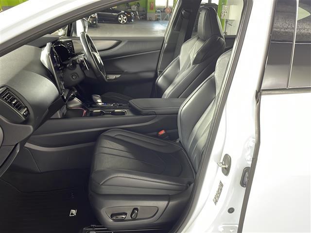 【助手席】きれいな助手席なので家族や友だちに乗ってもらっても安心です！