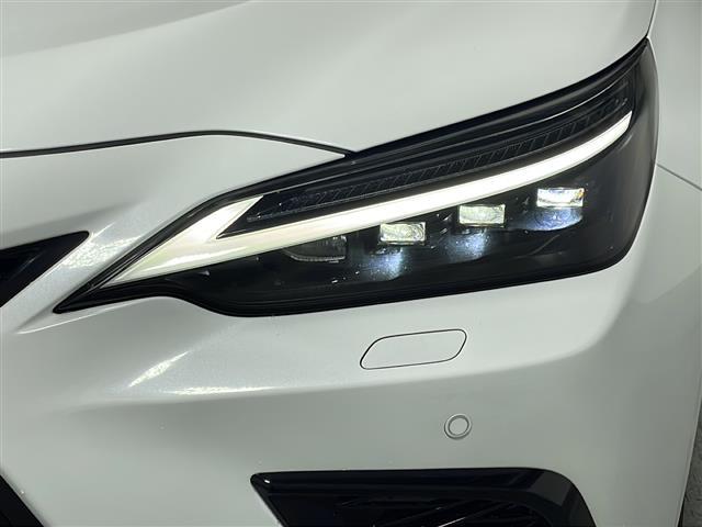 【ＬＥＤヘッドライト】消費する電力が少なく耐久年数が長いのが特徴のヘッドライトです。さらに長持ちさせたい方は、ヘッドライト，フロントガラスなどのコーティングもご用意しています。