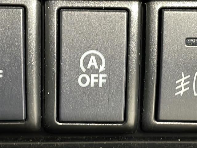 【アイドリングストップ】信号待ちや一時停止時に、エンジンのアイドリングを自動的にストップして、燃費の向上に貢献します！