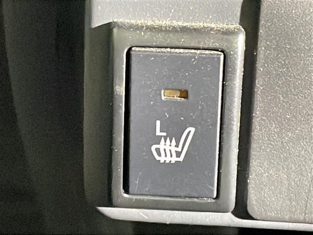 【シートヒーター】シートを温めてくれる暖房機器です！長時間座っていると負担が掛かりやすい背中や腰、または冬場などの寒い日に冷えやすい脚部に快適なぬくもりを伝えます。