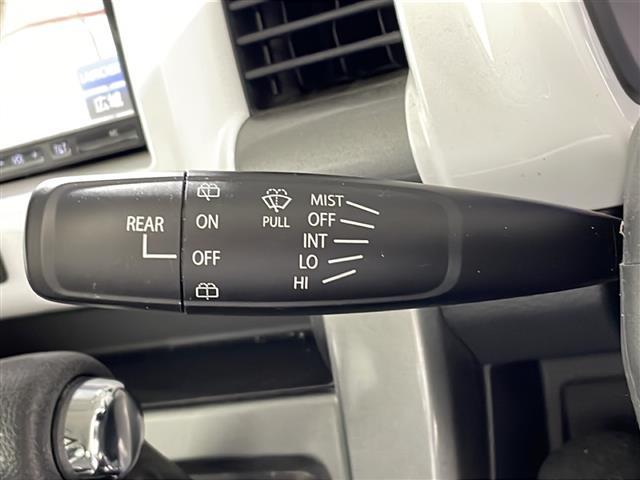 【オートワイパー（ＡＵＴＯ）】雨が降り出した時に、雨滴検出用センサー（レインセンサー）が雨滴を感知すると、自動でワイパーが動作します。