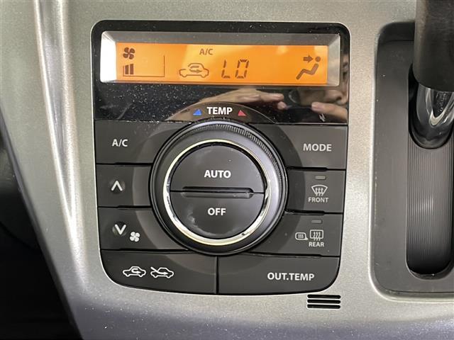 【オートエアコン】車内温度を感知して自動で温度調整をしてくれるのでいつでも快適な車内空間を創り上げます！