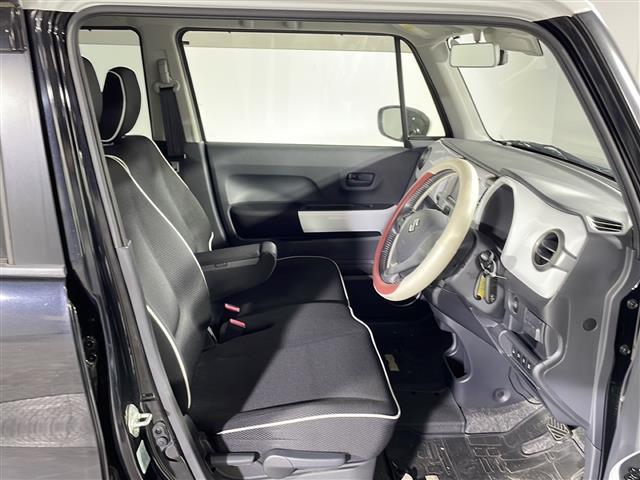 【運転席】座り心地が良いシートなので長時間の運転でも快適にお過ごしいただけます。新品のフロアマットのご注文も可能です。掲載箇所以外にご希望の写真がございましたらお気軽にお問い合わせ下さい。