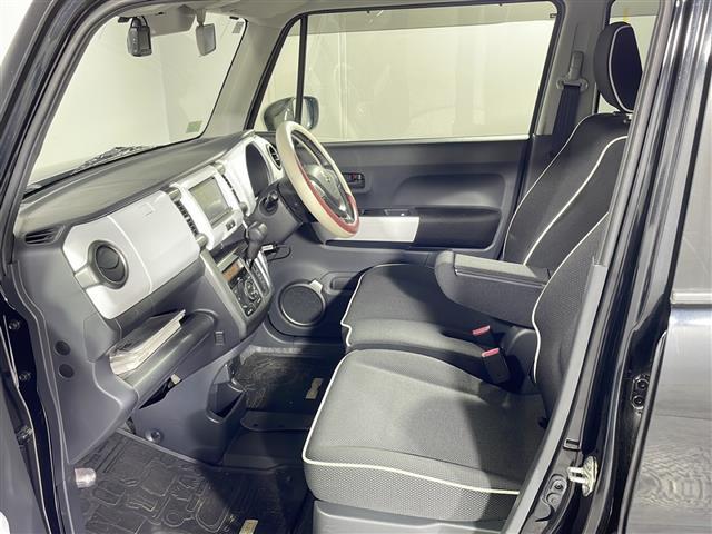 【助手席】きれいな助手席なので家族や友だちに乗ってもらっても安心です！