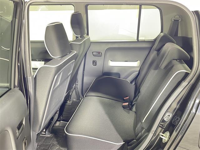 【セカンドシート】２列目もゆったりドライブを楽しめます。掲載箇所以外にご希望の写真がございましたらお気軽にお問い合わせ下さい。フロアマットは汚れが気になる場合は新品のご注文も承ります。