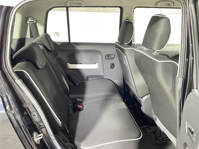 【セカンドシート】２列目もゆったりドライブを楽しめます。掲載箇所以外にご希望の写真がございましたらお気軽にお問い合わせ下さい。フロアマットは汚れが気になる場合は新品のご注文も承ります。