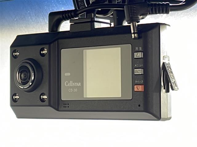 【ドライブレコーダー】映像・音声などの運転中の記録を残します。事故などを起こした起こされた時の証拠になりえますので、もしも時でも安心ですね。