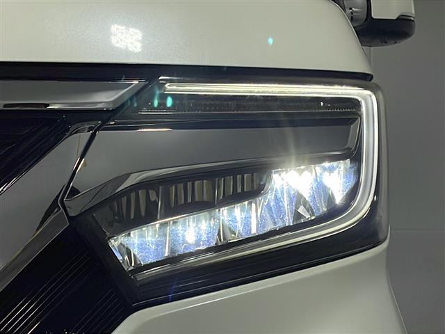 【ＬＥＤヘッドライト】消費する電力が少なく耐久年数が長いのが特徴のヘッドライトです。さらに長持ちさせたい方は、ヘッドライト・フロントガラスなどのコーティングもご用意しています。