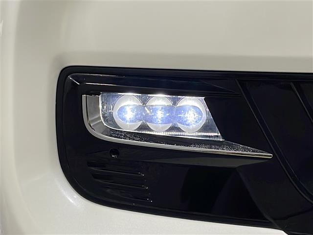 【　フォグランプ　】日本語で霧灯（むとう）と呼ばれるフォグランプは、その名の通り濃い霧が発生した際などに点灯させて、視界を確保する重要なランプです！