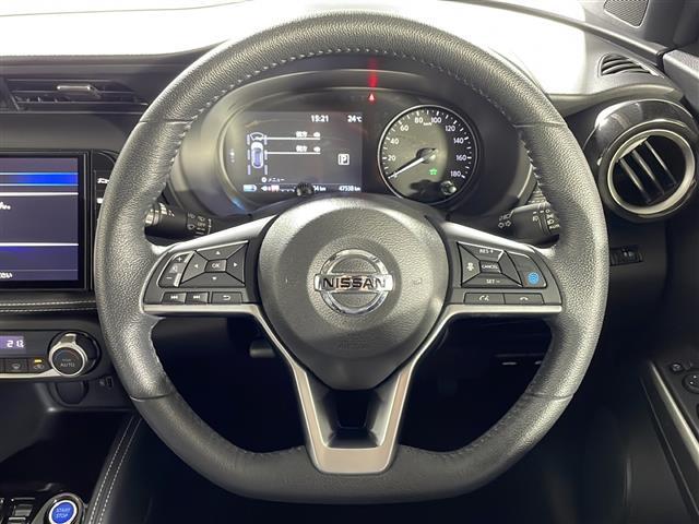 【ステアリング】軽い力で扱いやすいハンドルです。目立つ傷やスレなどなく綺麗な状態です！「プレミアム抗菌コートＧ」をいれていただくとさらに快適に！清潔なお車はお子様にも安心ですね！