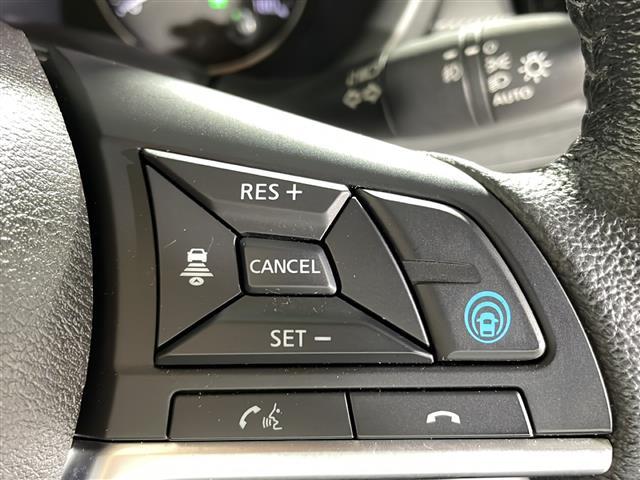 【アダプティブクルーズコントロール（ＡＣＣ）】アクセルを踏まなくても、設定した速度で走行したり、先行車との車間距離を適切に維持する追従走行できます！機能には限界があるためご注意ください。