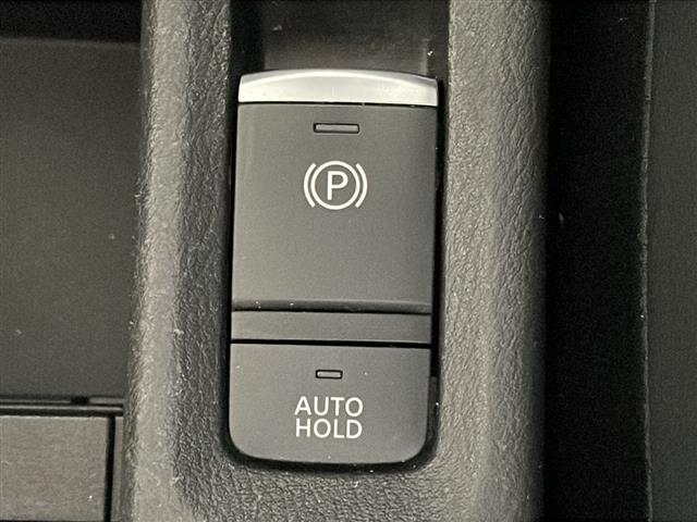 【電動パーキングブレーキ】パーキングブレーキを指先だけで操作可能です！力の弱い人にも安心してブレーキをかけていただけます！