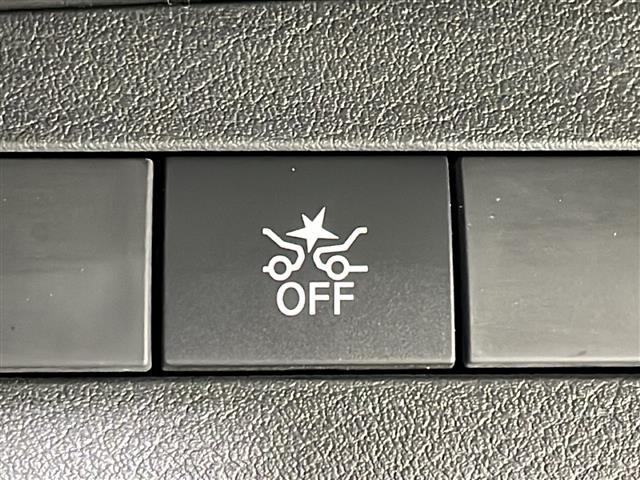 【衝突軽減ブレーキ（衝突軽減装置）】運転中に他のクルマとの衝突の危険をシステムが検知したとき、ブザーやブレーキが作動し、衝突被害軽減をサポートします！機能には限界があるためご注意ください。