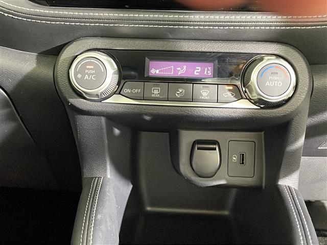 【オートエアコン】車内温度を感知して自動で温度調整をしてくれるのでいつでも快適な車内空間を創り上げます！