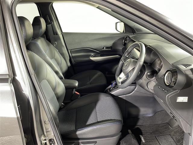 【運転席】座り心地が良いシートなので長時間の運転でも快適にお過ごしいただけます。新品のフロアマットのご注文も可能です。掲載箇所以外にご希望の写真がございましたらお気軽にお問い合わせ下さい。