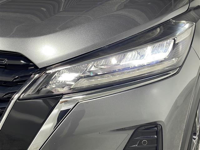 【ＬＥＤヘッドライト】消費する電力が少なく耐久年数が長いのが特徴のヘッドライトです。さらに長持ちさせたい方は、ヘッドライト・フロントガラスなどのコーティングもご用意しています。