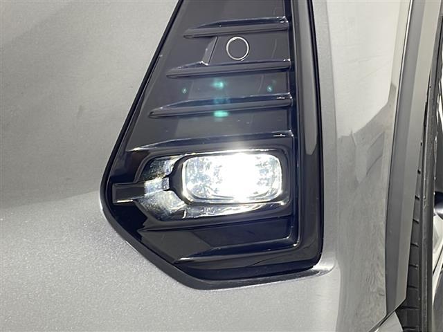 【　フォグランプ　】日本語で霧灯（むとう）と呼ばれるフォグランプは、その名の通り濃い霧が発生した際などに点灯させて、視界を確保する重要なランプです！