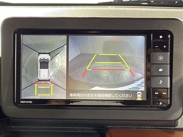 【全方位モニター】まるでクルマを真上から見下ろしたかのような視点で駐車をサポートします！クルマの斜め後ろや真横など、前後左右の４つのカメラの映像が合成されて、モニターに映し出されます。