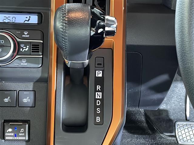 【シフトレバー】シフトの操作がしやすく快適なドライブを楽しんでいただけます！