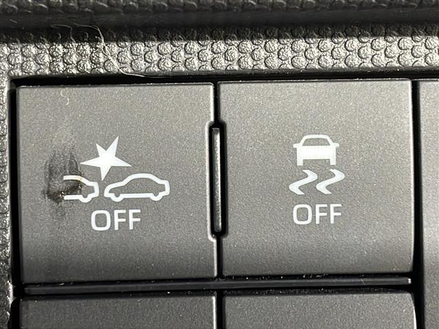 【衝突軽減ブレーキ（衝突軽減装置）】運転中に他のクルマとの衝突の危険をシステムが検知したとき、ブザーやブレーキが作動し、衝突被害軽減をサポートします！機能には限界があるためご注意ください。