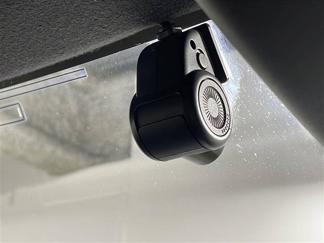 【ドライブレコーダー】映像・音声などの運転中の記録を残します。事故などを起こした起こされた時の証拠になりえますので、もしも時でも安心ですね。