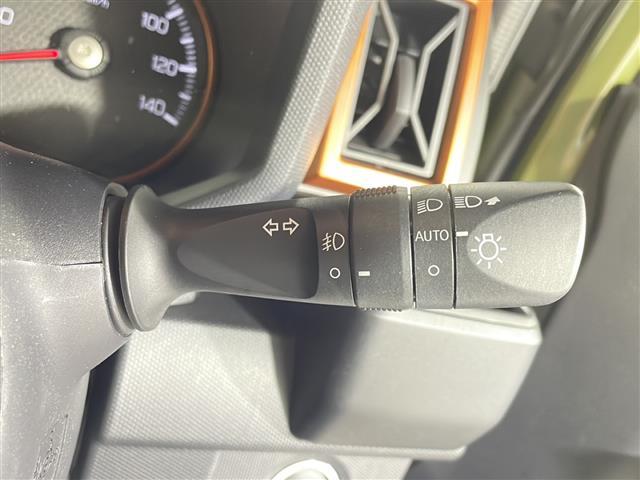 【オートライト（ＡＵＴＯ）】外の明るさをシステムが感知して、自動でヘッドライトが点灯します！ヘッドライトをつけ忘れを防ぐ便利機能です。