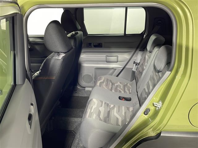 【セカンドシート】２列目もゆったりドライブを楽しめます。掲載箇所以外にご希望の写真がございましたらお気軽にお問い合わせ下さい。フロアマットは汚れが気になる場合は新品のご注文も承ります。