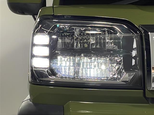 【ＬＥＤヘッドライト】消費する電力が少なく耐久年数が長いのが特徴のヘッドライトです。さらに長持ちさせたい方は、ヘッドライト・フロントガラスなどのコーティングもご用意しています。