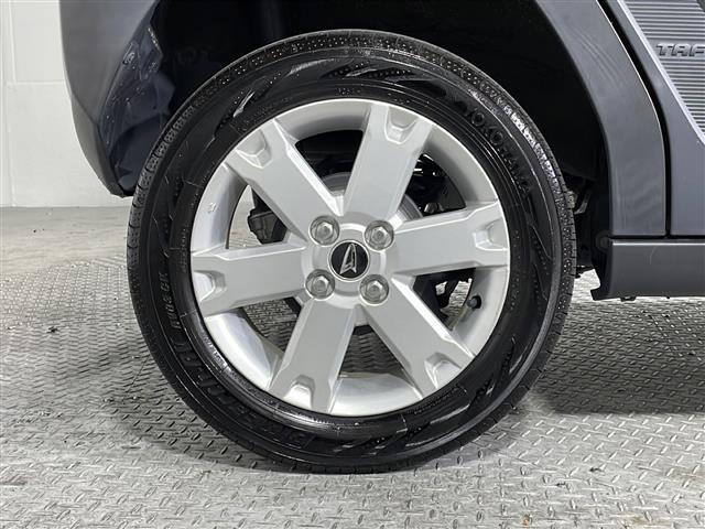 【純正アルミホイール】純正の専用アルミホイールが足元を飾ります！ＩＤＯＭでは、社外アルミホイールや、スタッドレスタイヤも取扱いしております。ぜひご相談ください。