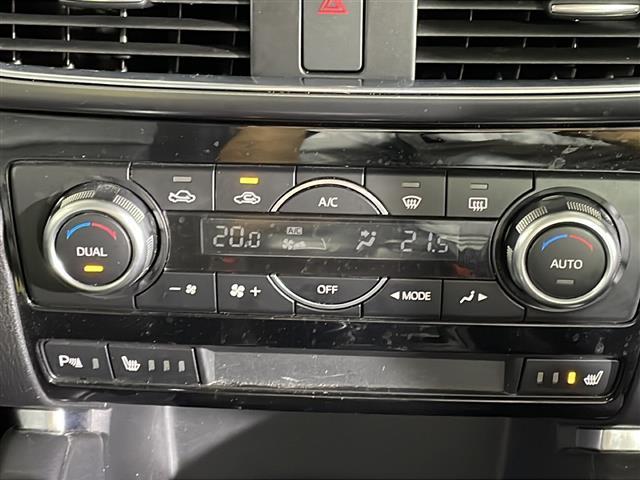 【オートエアコン】車内温度を感知して自動で温度調整をしてくれるのでいつでも快適な車内空間を創り上げます！